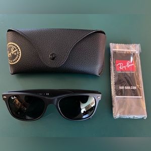 Like New - Ray-Bans - New Wayfarer Black Rubber